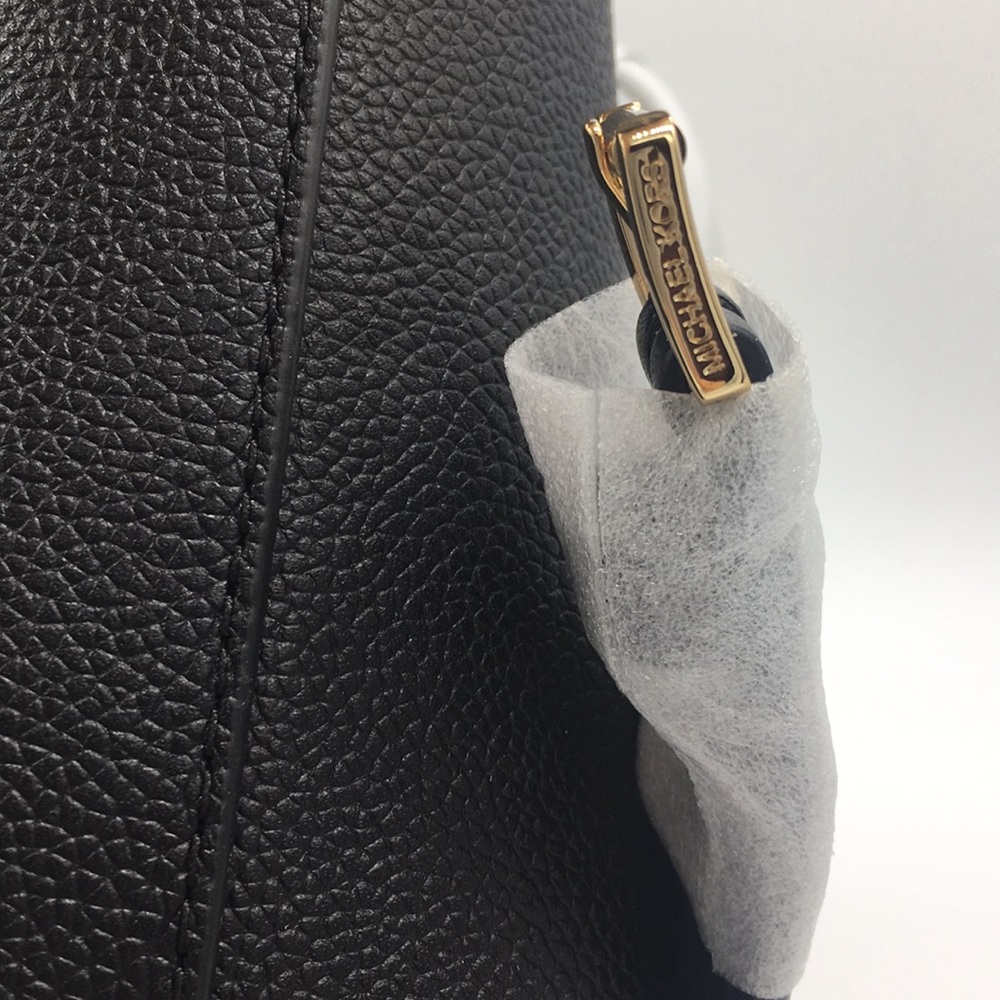 MICHAEL KORS HAYES MEDIUM BACKPACK BLACK LEATHER - Picture 15 of 16